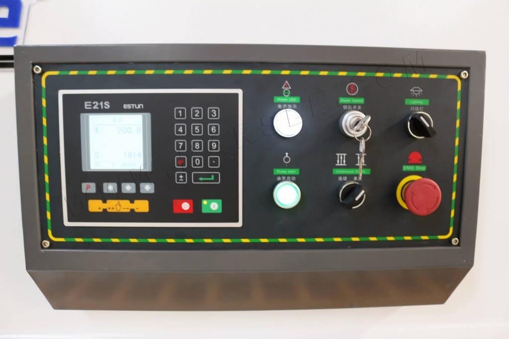 4 Tips You Need to Know About Swing Beam Shearing Machines 12 Contrôleur E21S